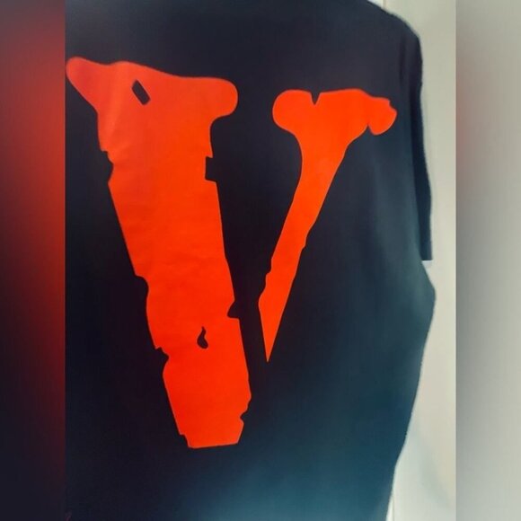 VLONE Shirt - Nav - XL - Black and Red - Concert Merch - Vintage shirt - Picture 4 of 5